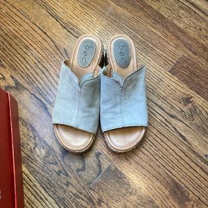 b.o.c.. Wedges Gray Size 6